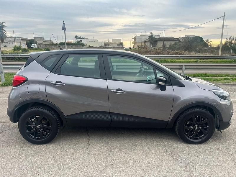 Usata Renault Captur Life 89 CV (65 kW) 2015 Grigio SUV