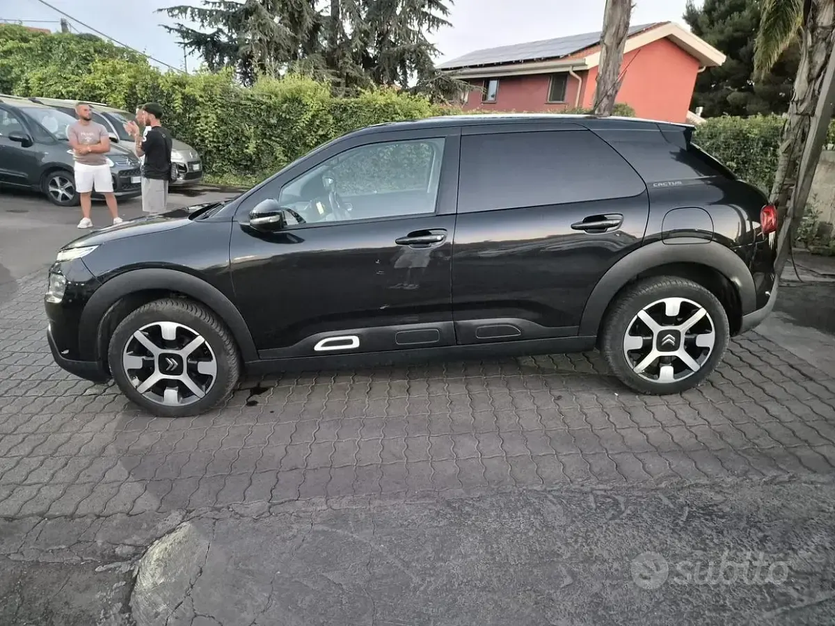 Usata Citroën C4 Shine 99 CV (72 kW) 2018 Nero SUV