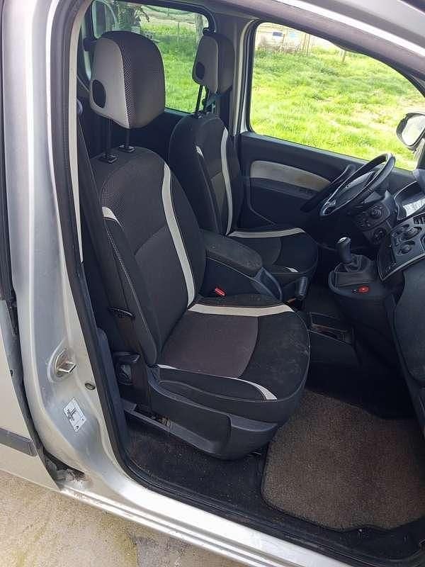 Usata Renault Kangoo 90 CV (66 kW) 2013 Argento Monovolume