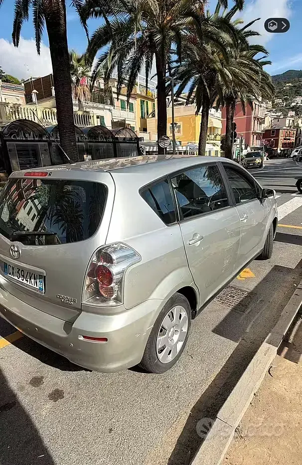 Usata Toyota Corolla 116 CV (85 kW) 2005 Grigio Monovolume