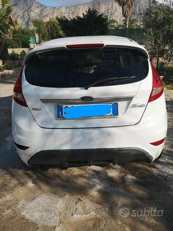 Usata Ford Fiesta 134 CV (98 kW) 2010 Bianco Utilitaria