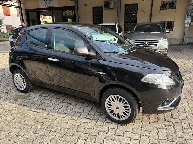Usata Lancia Ypsilon S 85 CV (62 kW) 2015 Nero Utilitaria