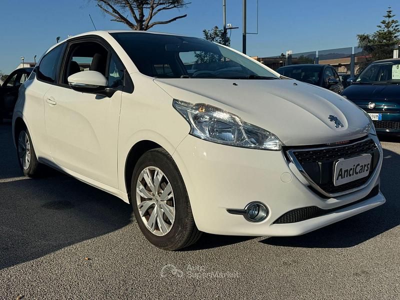 Usata Peugeot 208 Active 68 CV (50 kW) 2013 Bianco Utilitaria