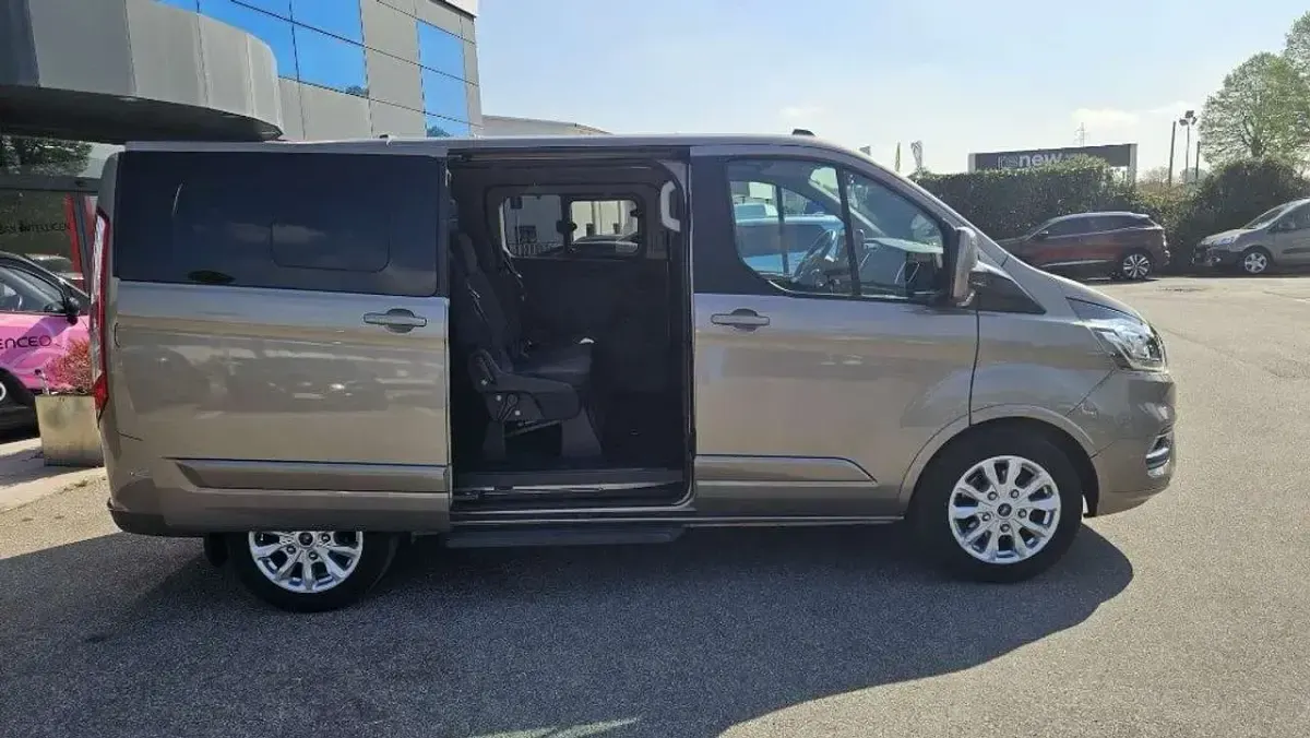 Usata Ford Tourneo Custom Titanium 131 CV (96 kW) 2020 Antracite Furgone