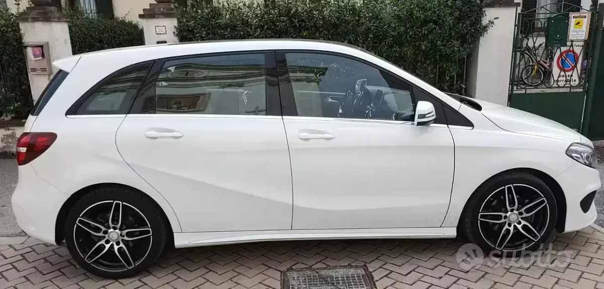 Usata Mercedes B180 Premium 109 CV (80 kW) 2017 Bianco Utilitaria