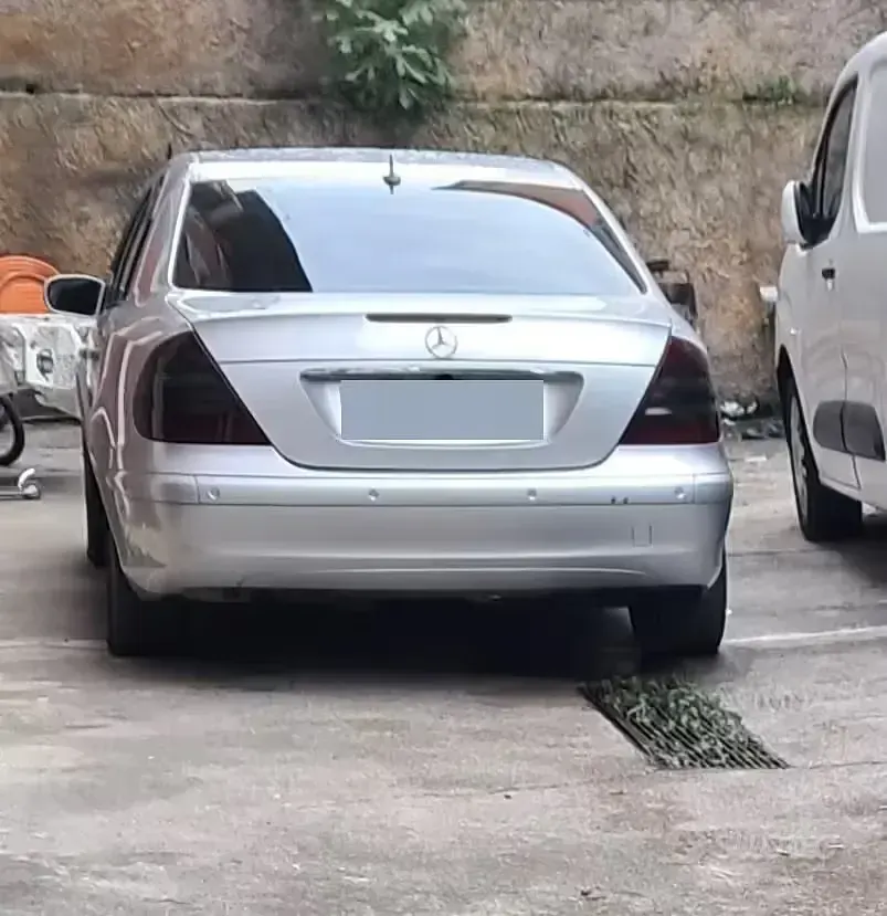 Usata Mercedes E220 150 CV (110 kW) 2004 Grigio Berlina