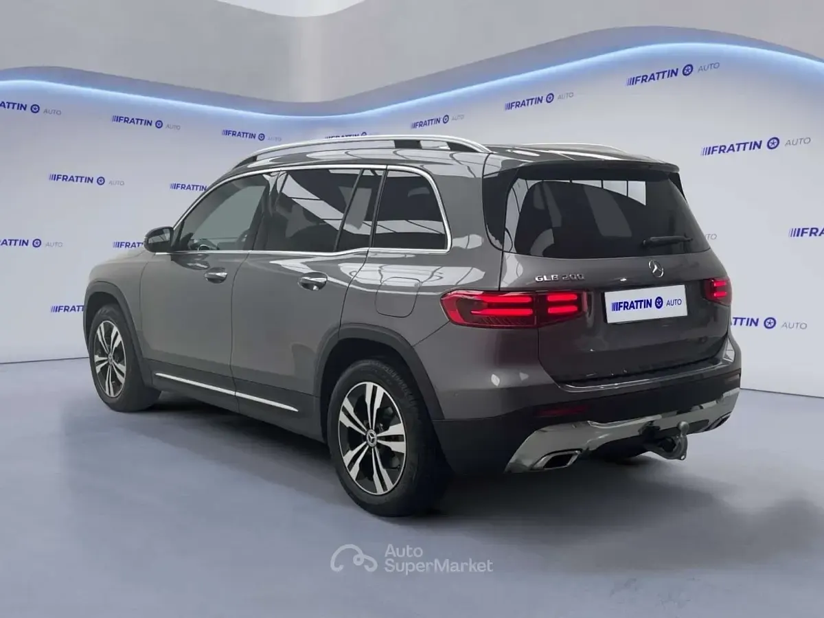 Begagnad Mercedes GLB200 Advanced Plus 163 HK (119 kW) 2024 Svart SUV