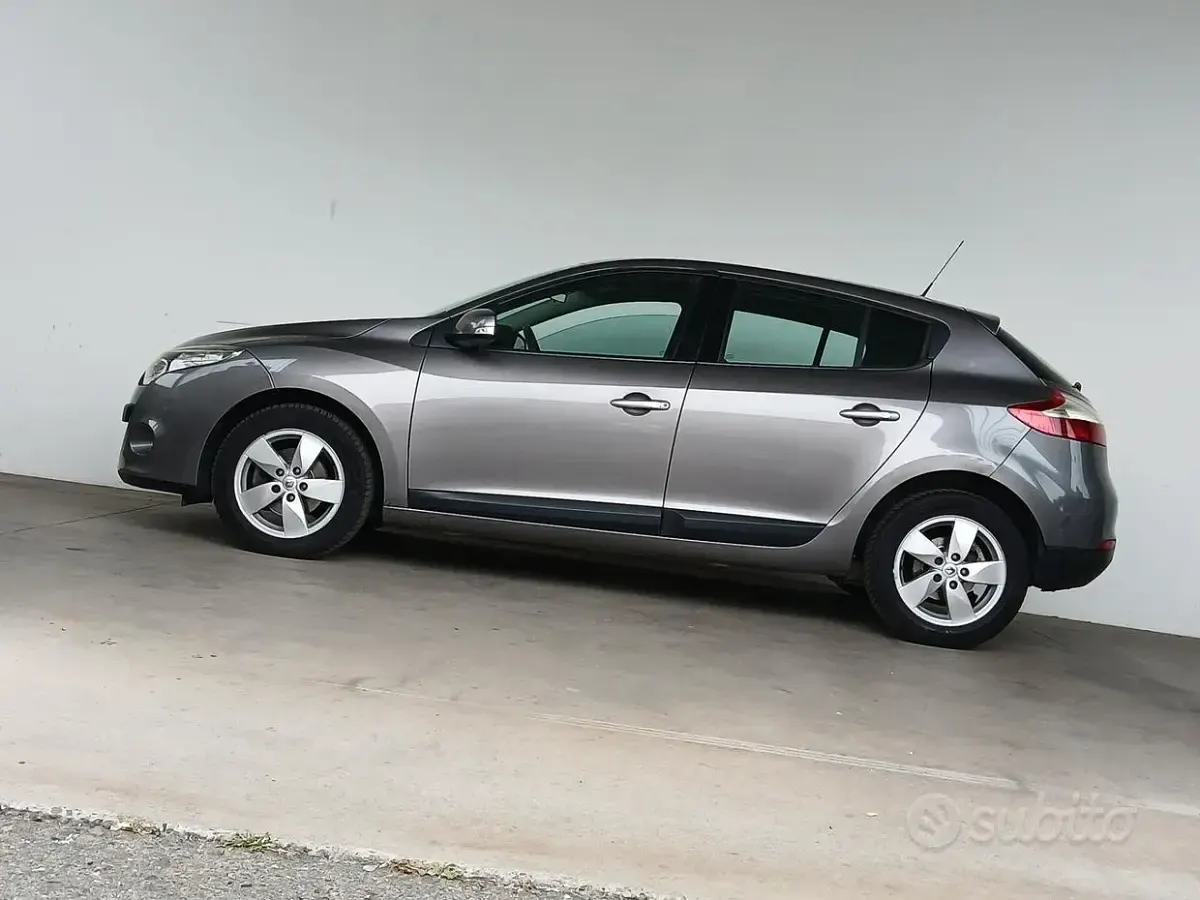 Usata Renault Mégane Dynamique 110 CV (80 kW) 2010 Grigio Berlina