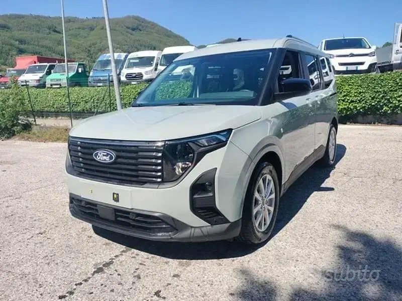 Usata Ford Tourneo Courier Titanium 125 CV (91 kW) 2025 Grigio Monovolume