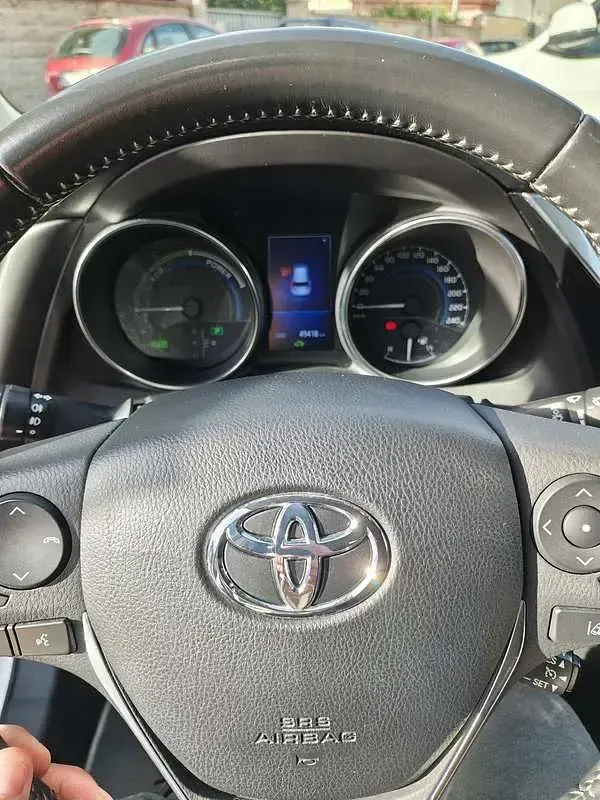 Usata Toyota Auris Hybrid Cool 99 CV (72 kW) 2018 Berlina