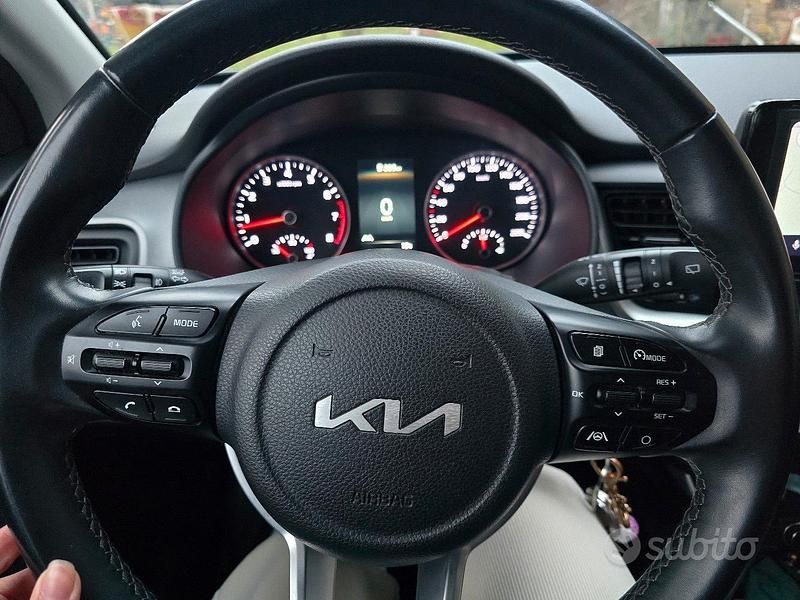 Usata Kia Stonic 84 CV (61 kW) 2022 Grigio SUV