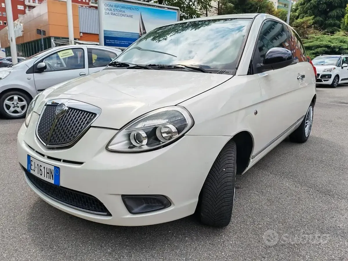Usata Lancia Ypsilon 69 CV (50 kW) 2011 Bianco Utilitaria