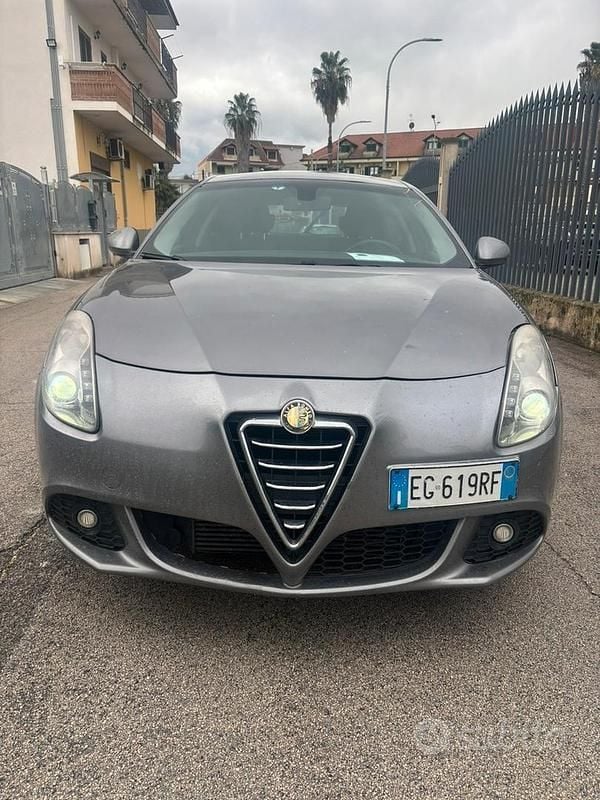 Grigio Usata 2011 Alfa Romeo Giulietta Tre volumi | 2980 € (Super prezzo) - Immagine 1/4