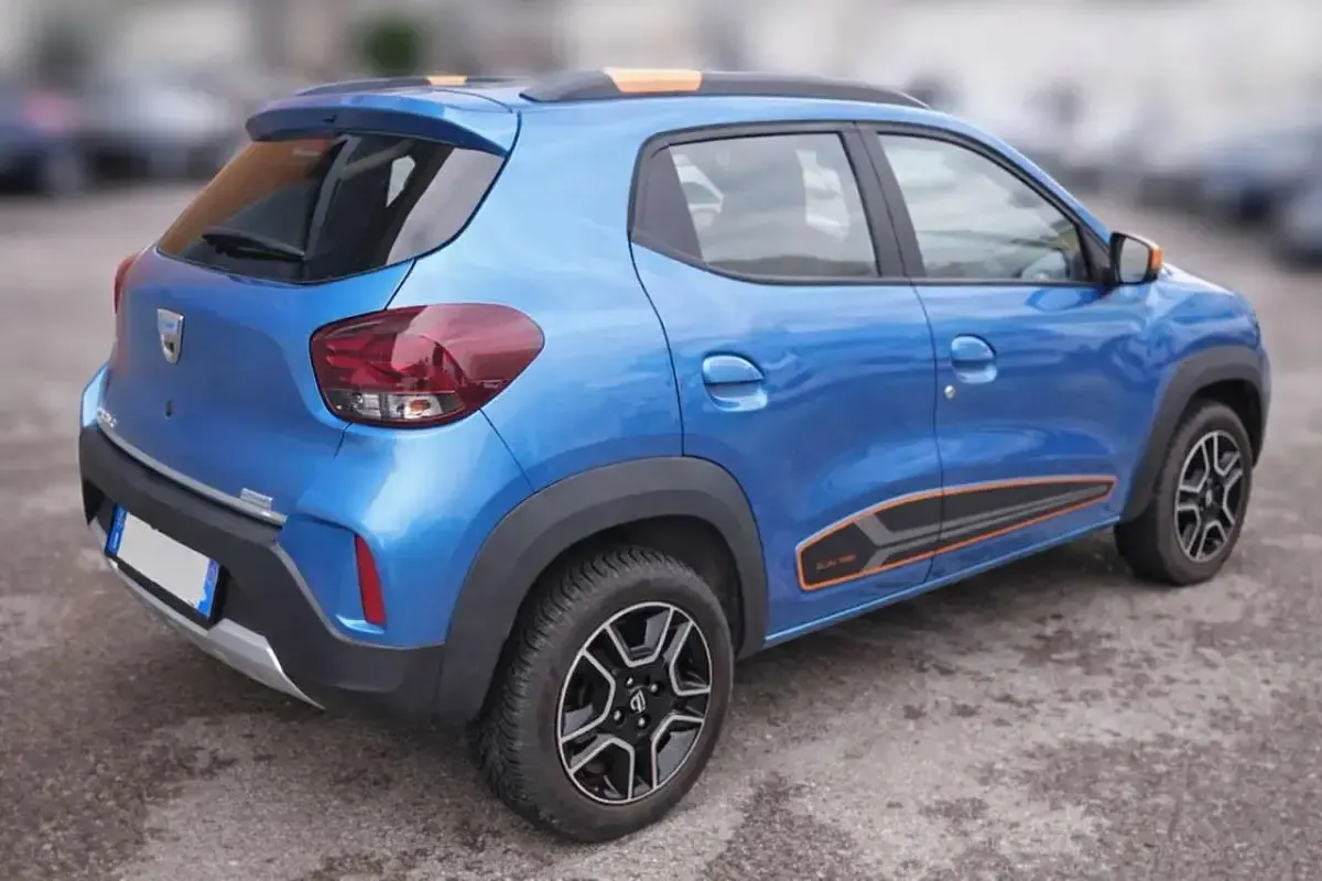 Usata Dacia Spring Comfort Plus 33 kW (45 CV) 2022 Blu/azzurro Utilitaria