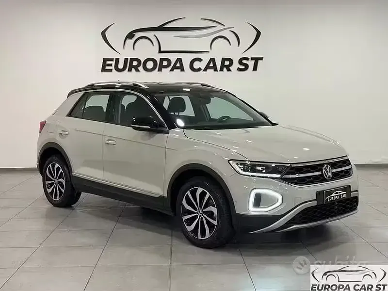 Usata VW T-Roc Style 150 CV (110 kW) 2023 Beige SUV