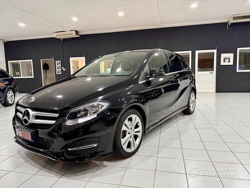 Usata Mercedes B200 Premium 135 CV (99 kW) 2016 Nero Monovolume