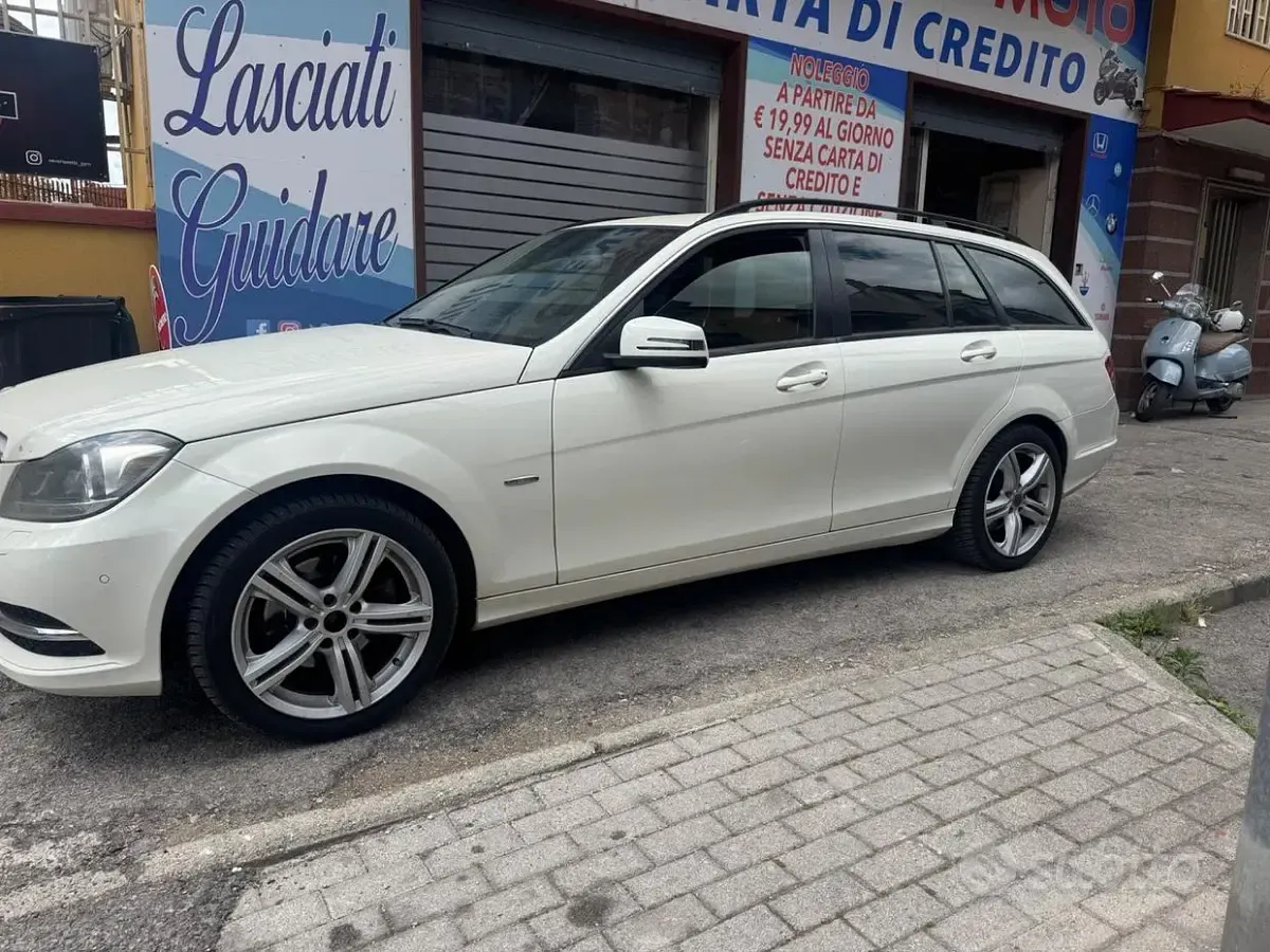 Usata Mercedes C220 Avantgarde 170 CV (125 kW) 2011 Bianco Berlina
