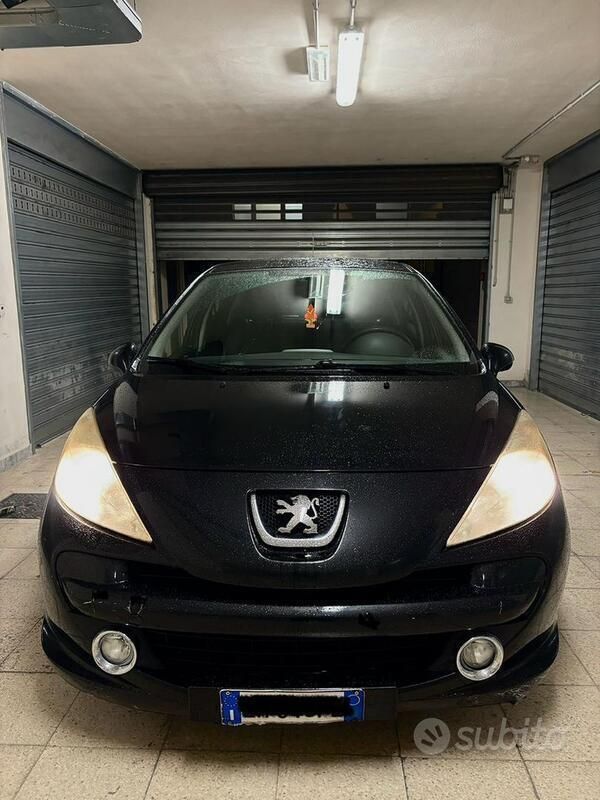 Nero Usata 2010 Peugeot 207 Due volumi | 2590 € - Immagine 1/4