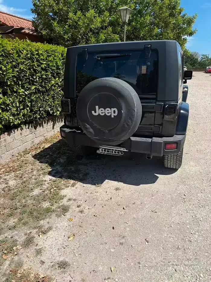 Usata Jeep Wrangler Sahara 177 CV (130 kW) 2010 Nero SUV