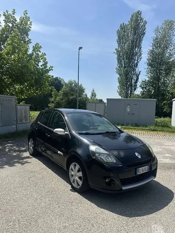 Usata Renault Clio IV Dynamique 75 CV (55 kW) 2012 Berlina