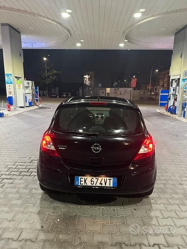 Usata Opel Corsa 54 CV (39 kW) 2012 Nero Berlina