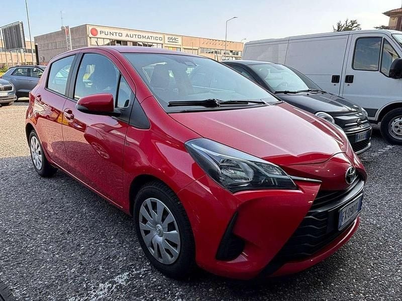 Usata Toyota Yaris Active 72 CV (52 kW) 2019 Rosso Berlina