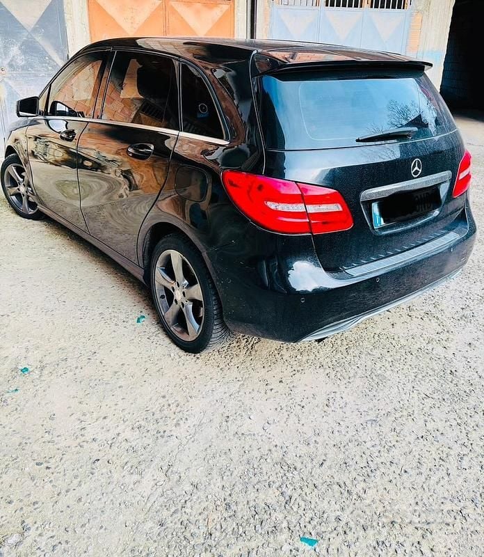 Usata Mercedes B180 116 CV (85 kW) 2015 Nero Utilitaria