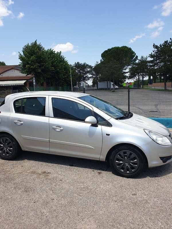 Usata Opel Corsa 60 CV (44 kW) 2008 Berlina