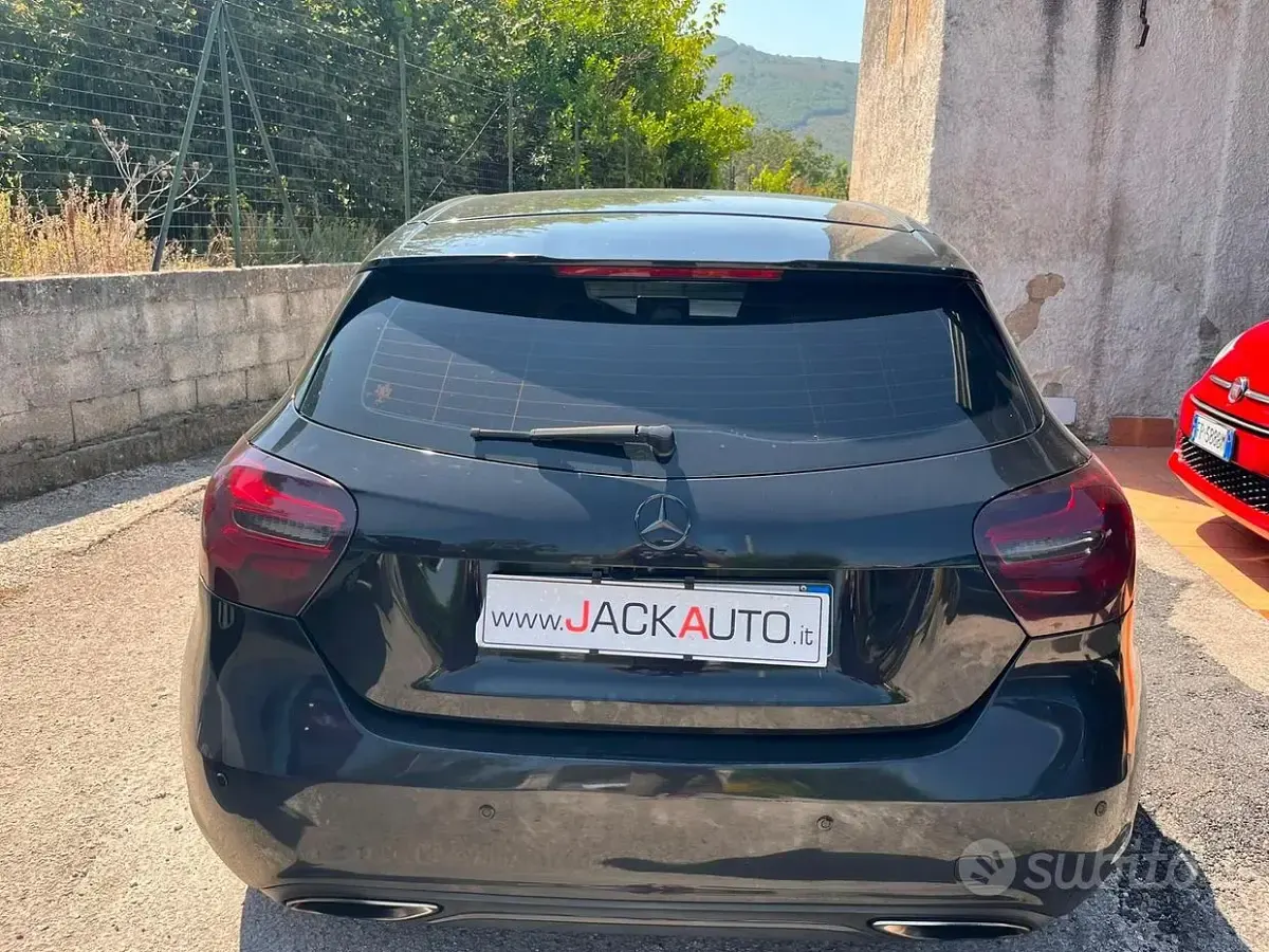 Usata Mercedes A180 109 CV (80 kW) 2018 Nero Berlina