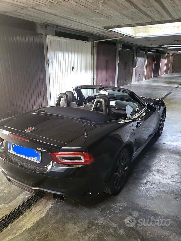Nero Usata 2019 Abarth 124 Spider 70th Anniversary Cabrio | 32.000 € (Buon prezzo) - Immagine 1/4