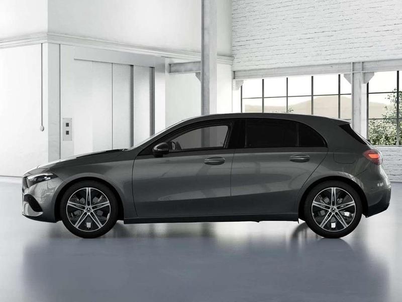 Usata Mercedes A180 Advanced 116 CV (85 kW) 2024 Grigio Utilitaria