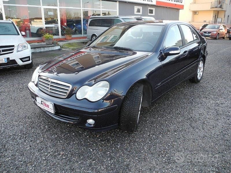 Usata Mercedes C220 Classic 150 CV (110 kW) 2005 Blu Berlina