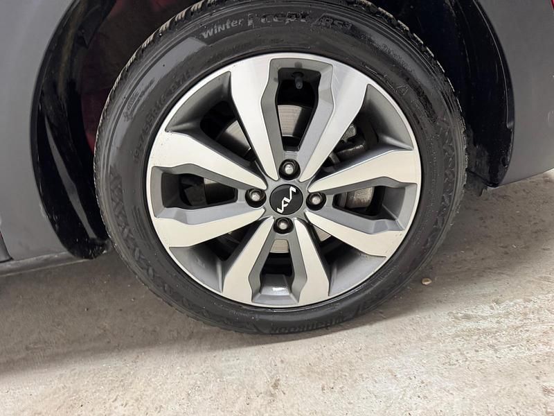 Usata Kia Stonic Style 82 CV (60 kW) 2023 Rosso SUV