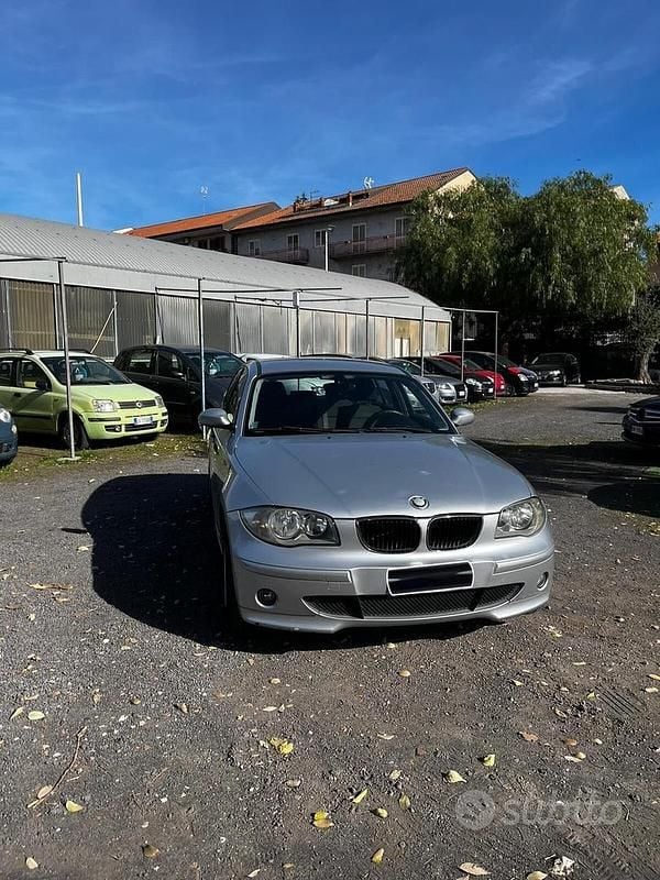 Usata BMW 118 122 CV (89 kW) 2005 Grigio Utilitaria