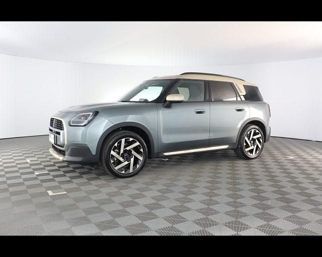 Grigio / pastello Usata 2024 Mini Countryman Favoured SUV | 36.600 € (Buon prezzo) - Immagine 1/1