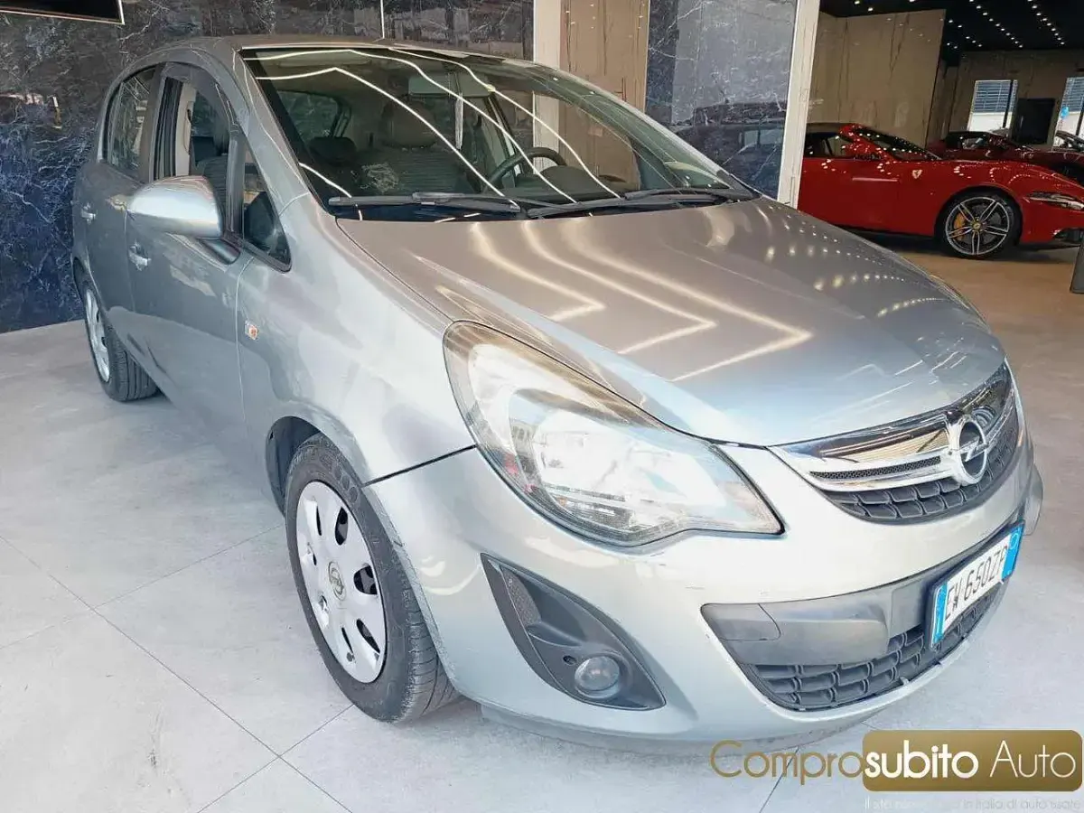 Usata Opel Corsa Edition 84 CV (61 kW) 2015 Argento Utilitaria