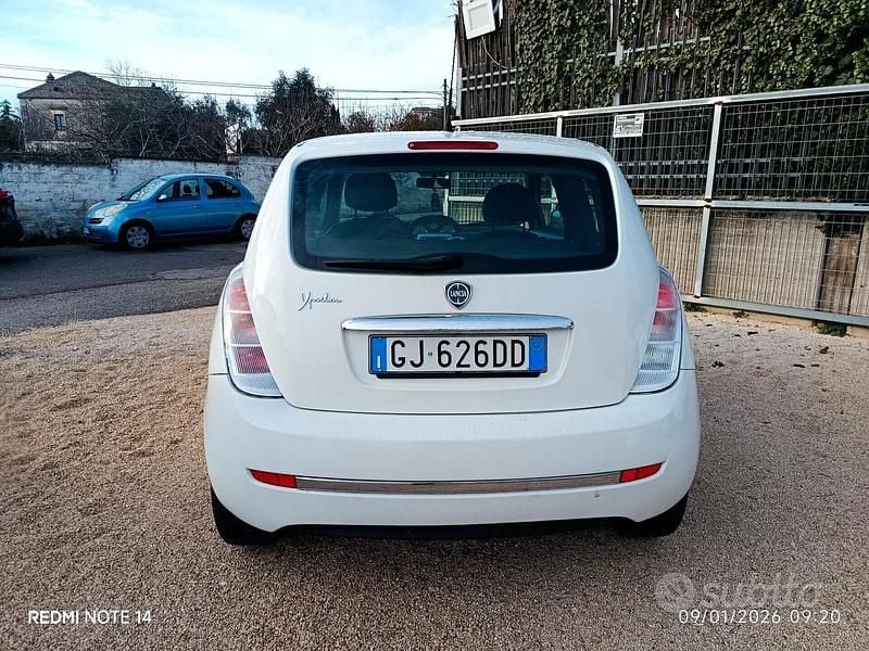 Usata Lancia Ypsilon 75 CV (55 kW) 2011 Bianco Utilitaria