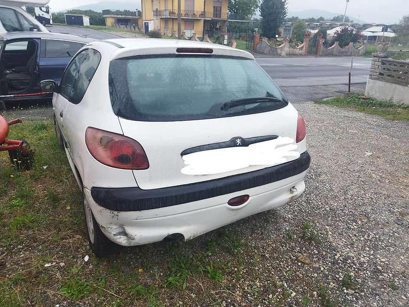 Usata 2005 Peugeot 206 Tre volumi | 3900 € (Molto cara) - Immagine 1/4