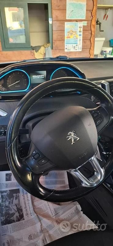 Usata Peugeot 2008 110 CV (80 kW) 2017 Bianco SUV
