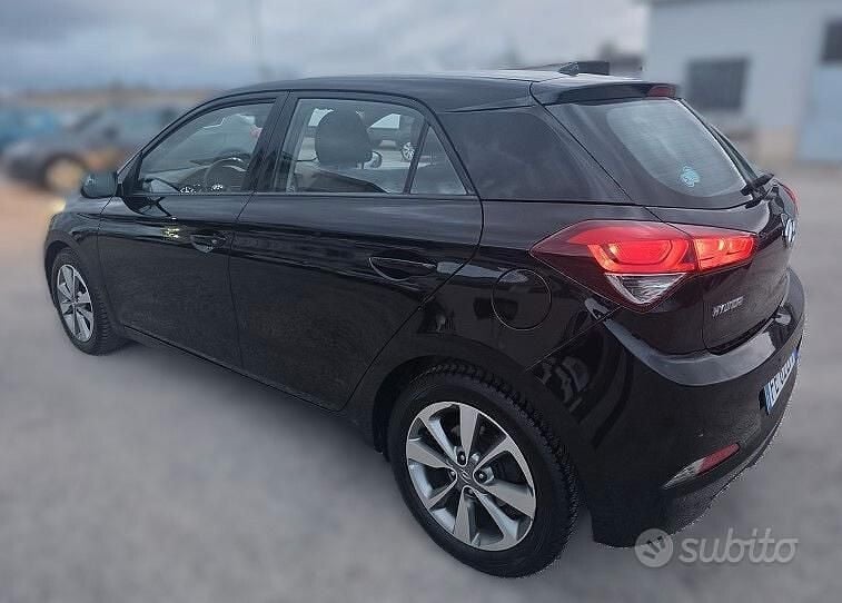 Usata Hyundai i20 90 CV (66 kW) 2016 Nero Berlina
