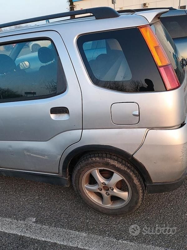 Usata Suzuki Ignis 69 CV (50 kW) 2005 Grigio Monovolume