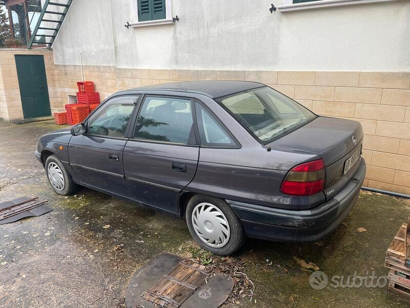 Usato 1996 Opel Astra Benzin (900 €)