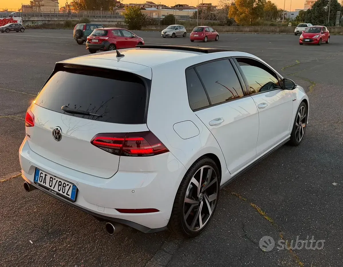 Używany VW Golf VII GTI 245 KM (180 kW) 2019 Biały Sedan/Limuzyna
