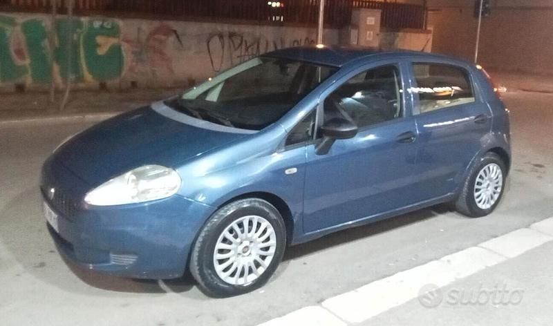 Usata Fiat Grande Punto Dynamic 65 CV (47 kW) 2008 Blu Utilitaria
