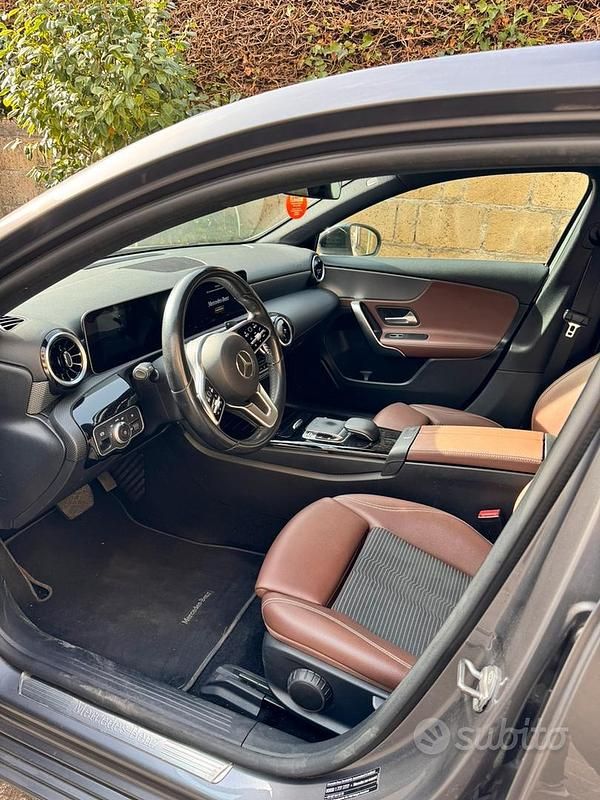 Usata Mercedes A200 150 CV (110 kW) 2019 Grigio Berlina