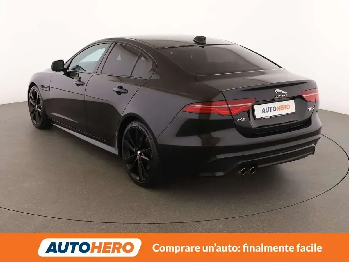 Usata Jaguar XE R-Dynamic 250 CV (183 kW) 2020 Nero Berlina