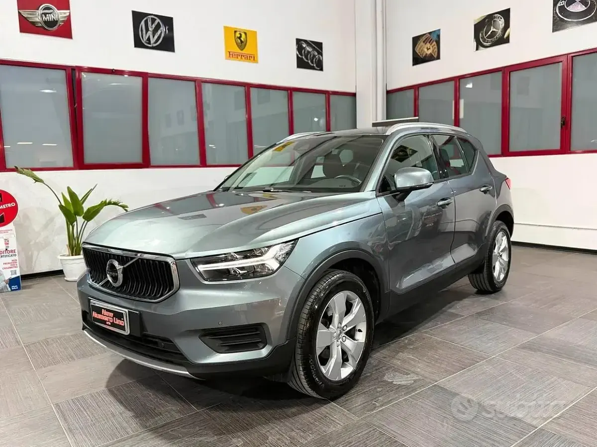 Usata Volvo XC40 Momentum 150 CV (110 kW) 2018 Grigio SUV