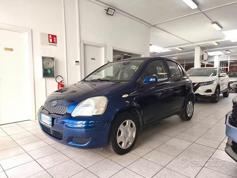 Usata Toyota Yaris 75 CV (55 kW) 2003 Blu Utilitaria