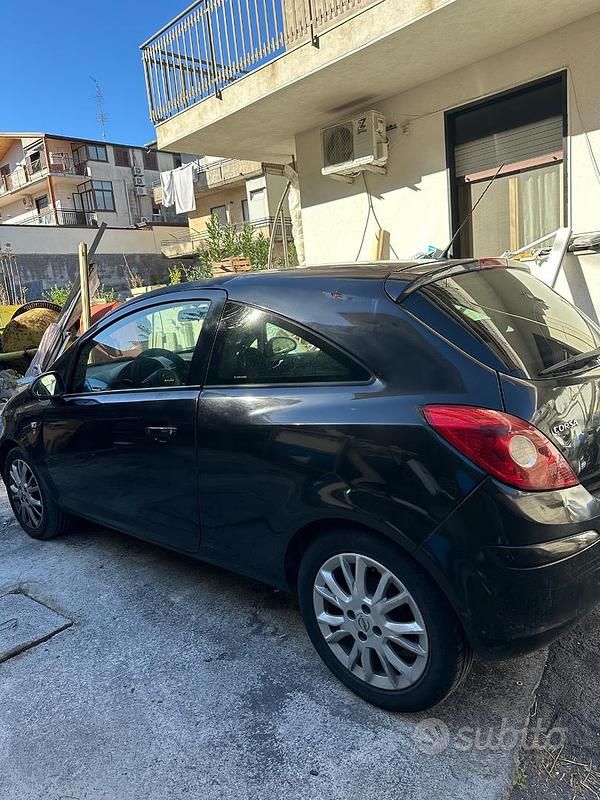 Usata Opel Corsa 2010 Nero Utilitaria