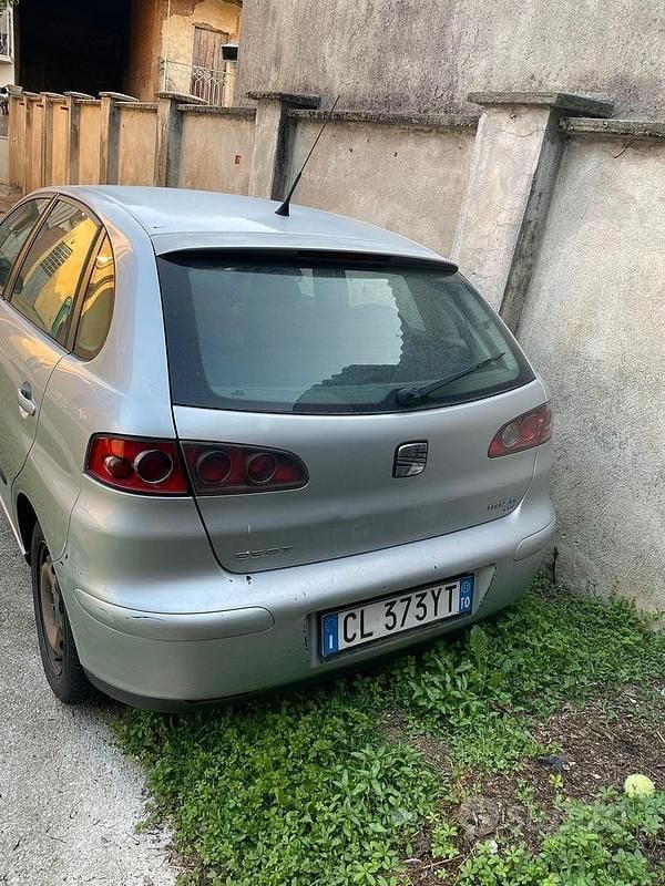 Usata Seat Ibiza 75 CV (55 kW) 2003 Grigio Utilitaria